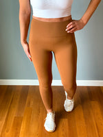Mono B athletic leggings with pockets in camel