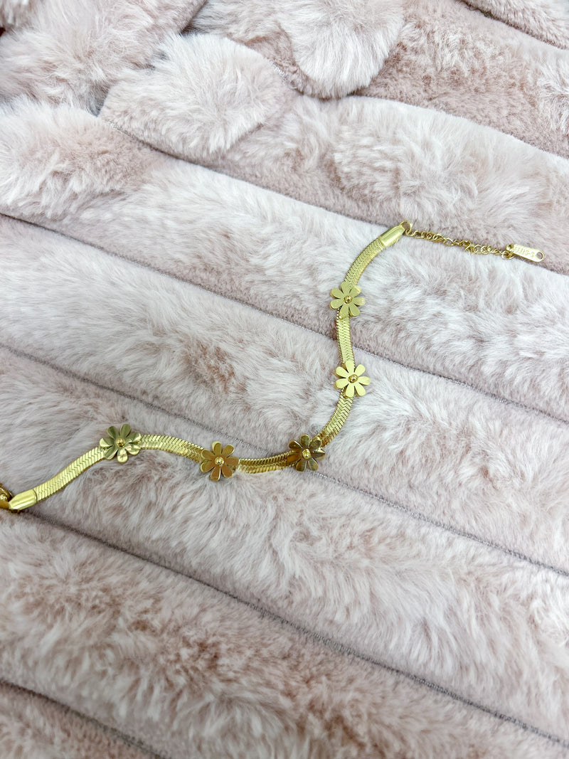 Non-Tarnish Flower link Bracelet