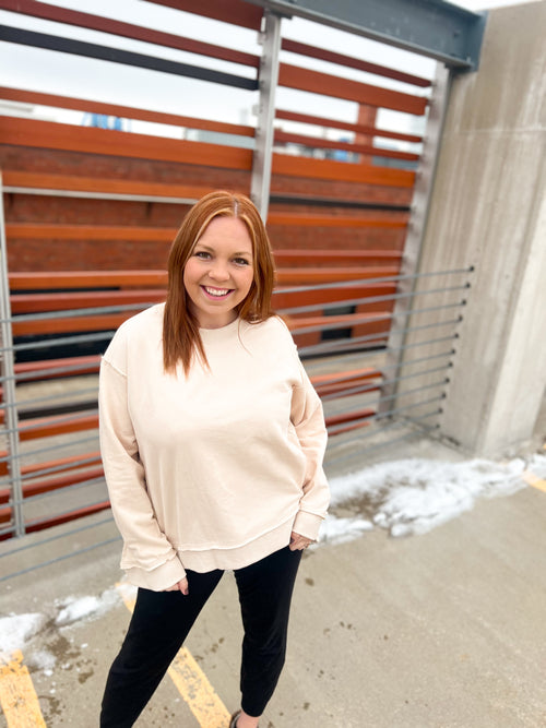 Bluivy high-low crewneck sweatshirt with side pockets in oatmeal