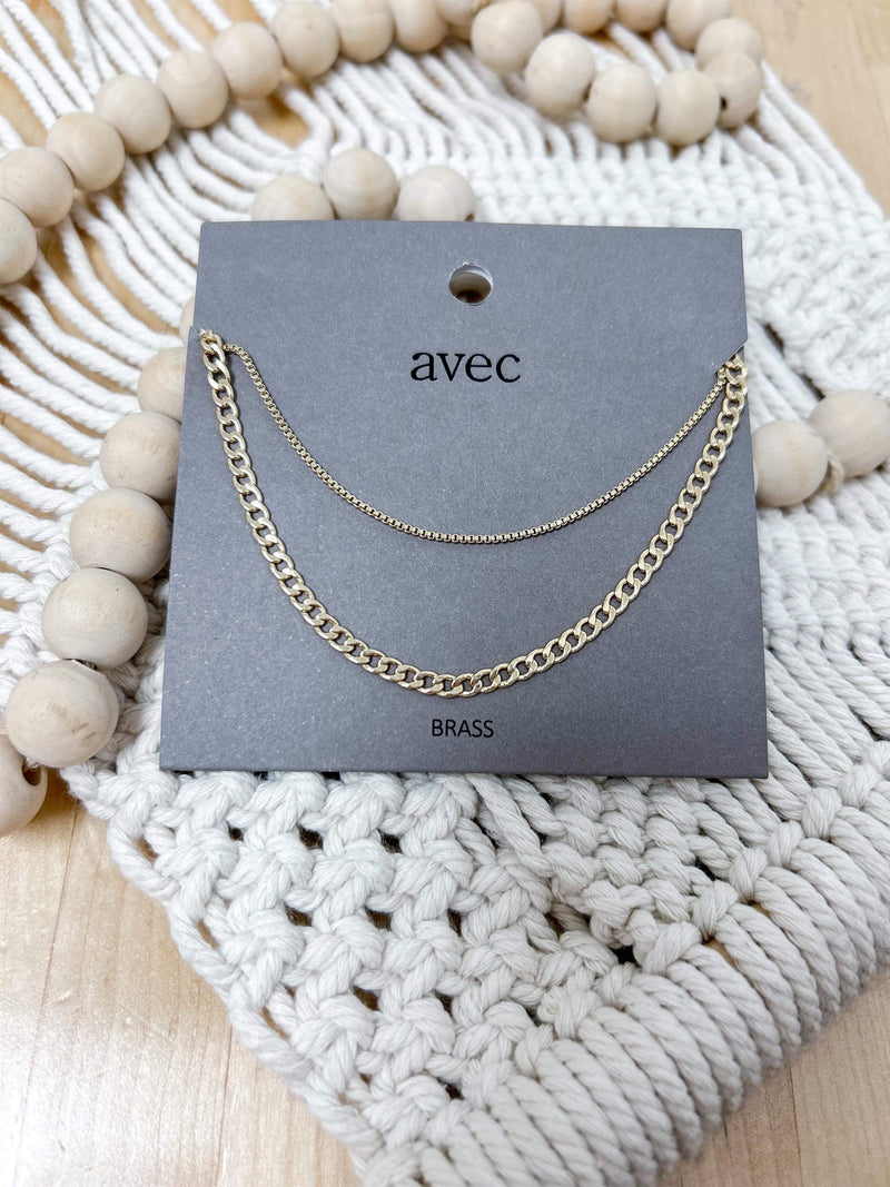 curb chain necklace set in gold 