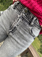 Vida High Rise Mom Jean
