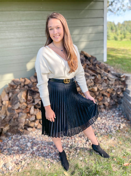 pleated shimmery midi skirt in black