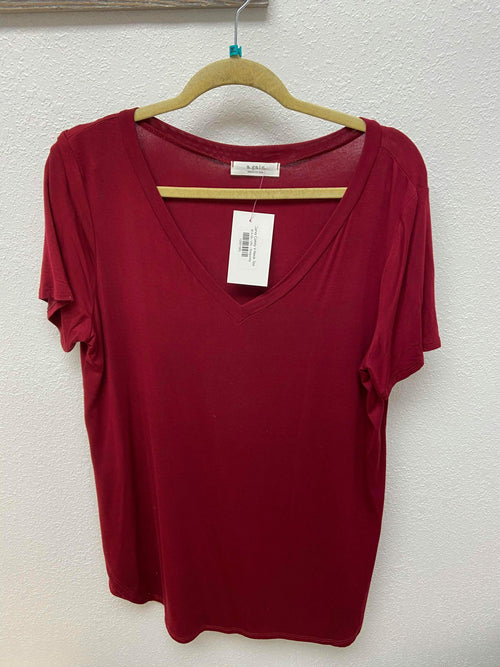 curvy comfy v-neck tee red