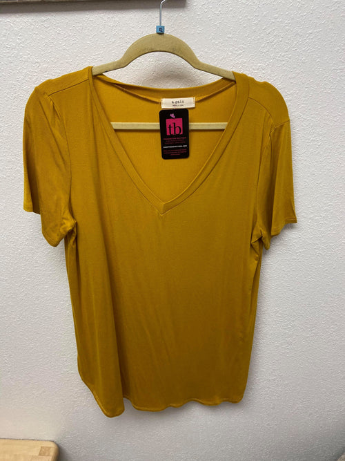 curvy comfy v-neck tee mustard